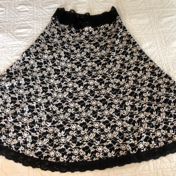 Cabi lace skirt - Picture 1 of 4